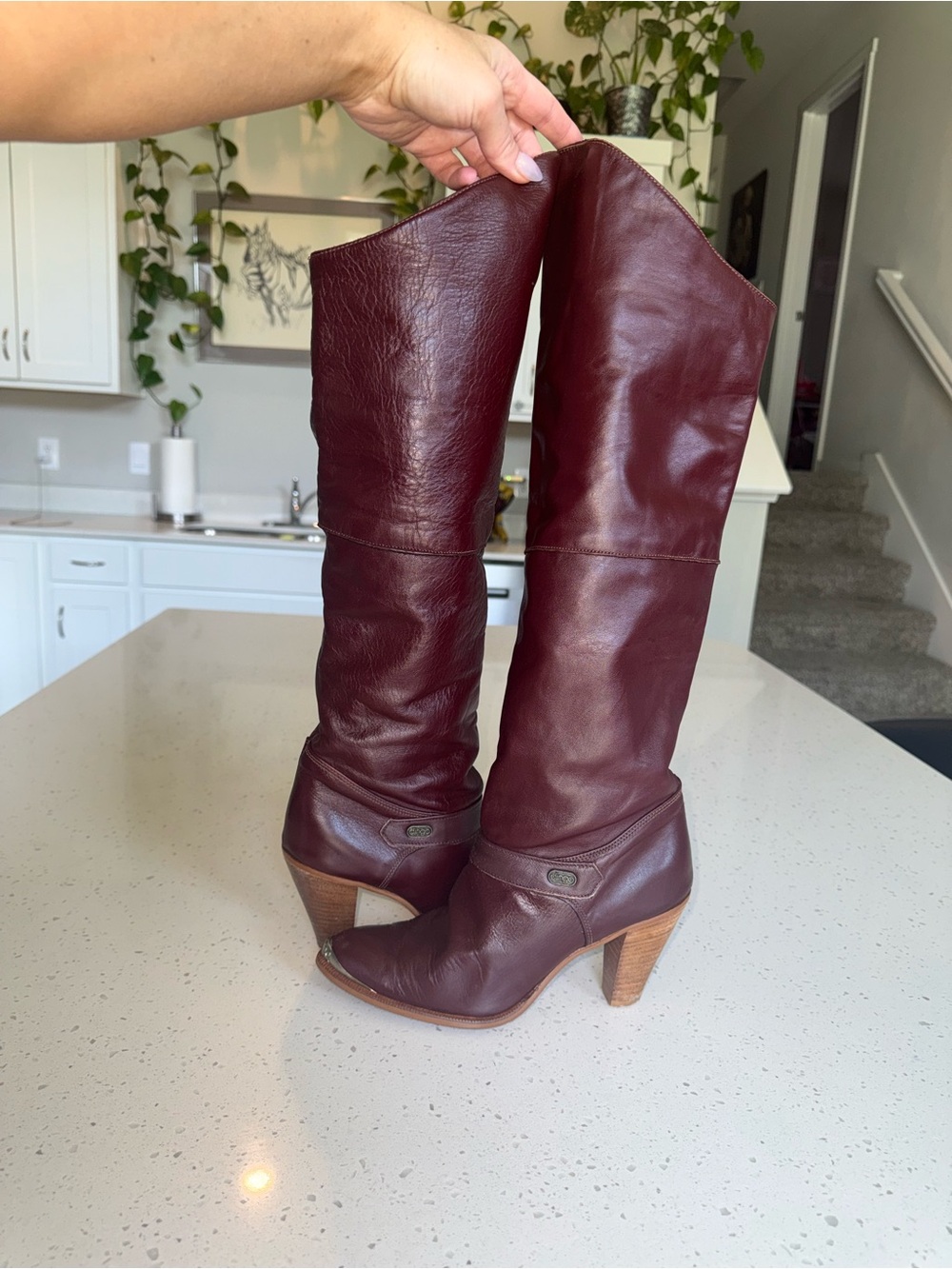 Rare Vintage Dingo Women's Knee-High Genuine Leather Heeled Boots in Burgundy